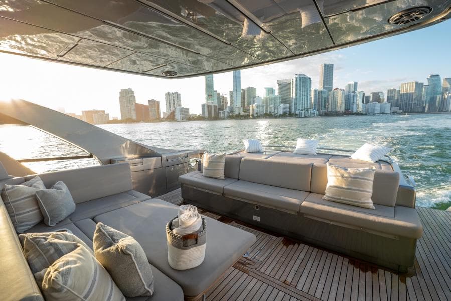 2021 Pershing 8X