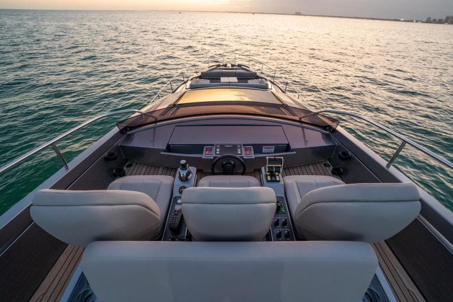 2021 Pershing 8X