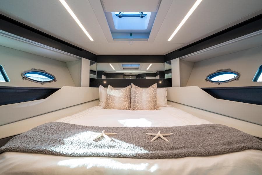 2021 Pershing 8X