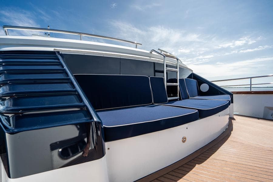 BOW SEATING