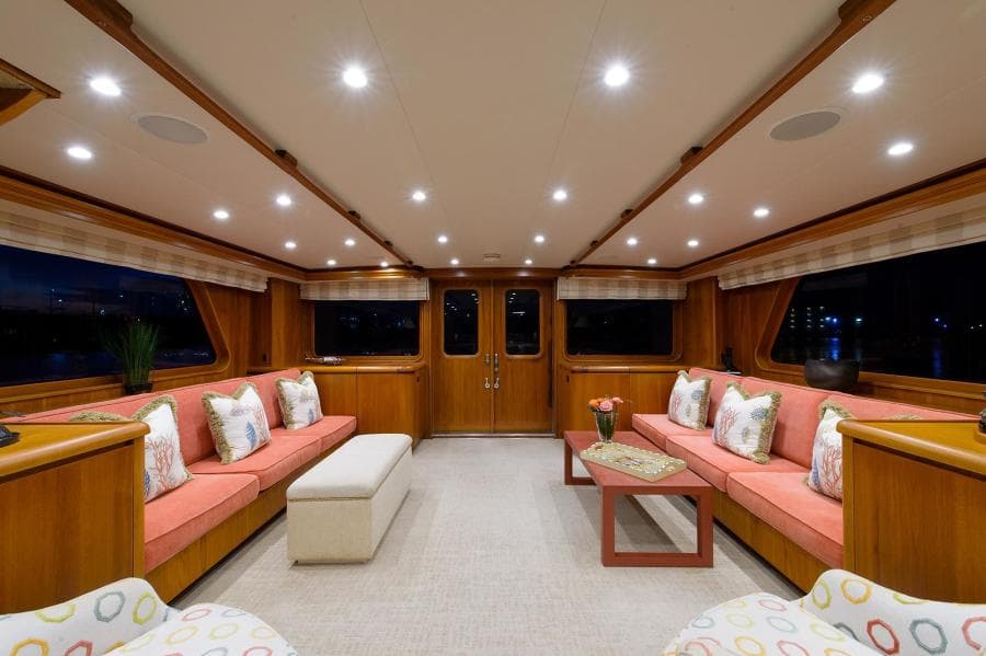 SALON FACING AFT