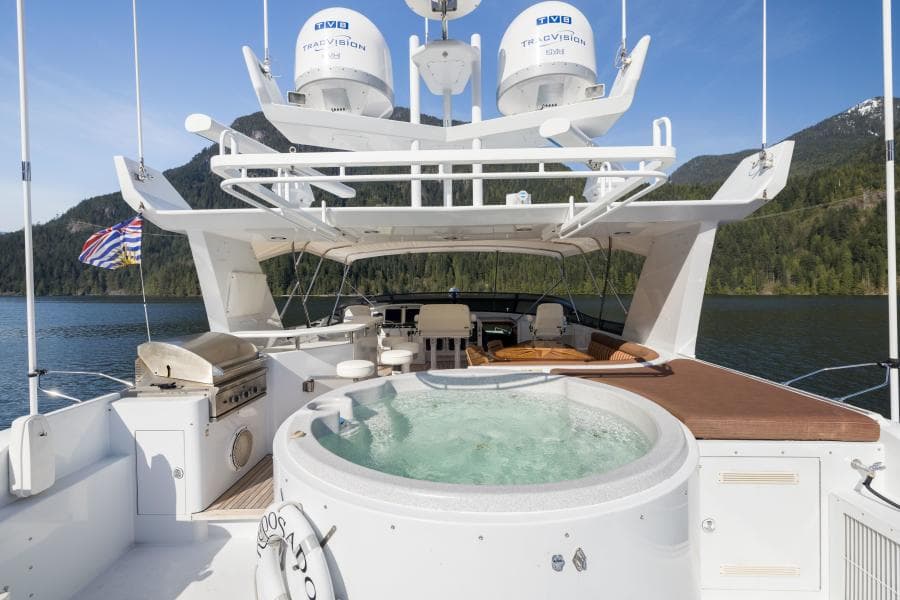SUN DECK JACUZZI