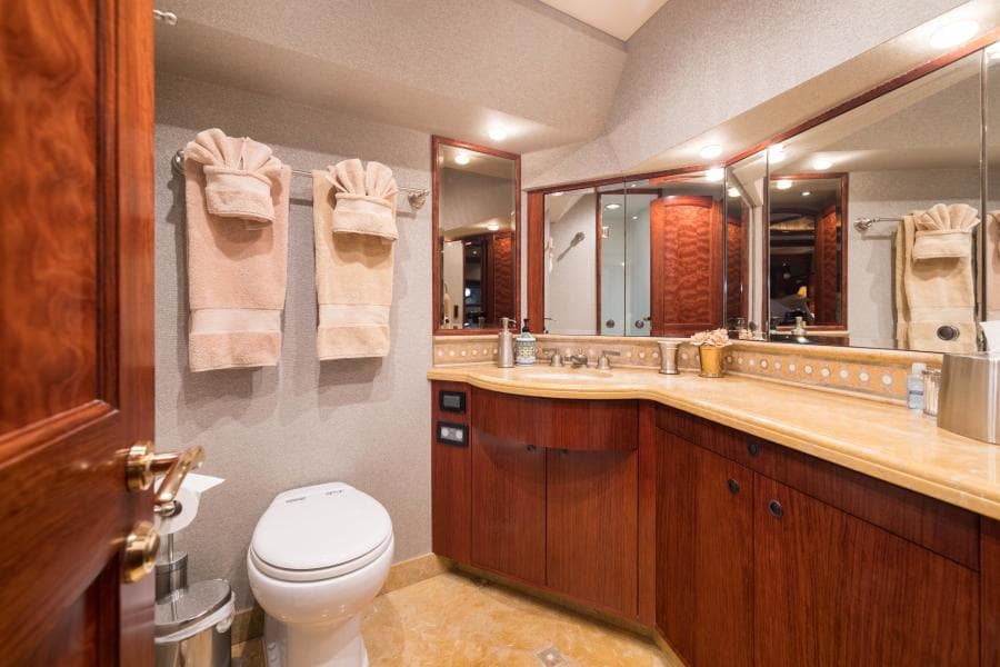 VIP LOWER DECK GUEST ENSUITE
