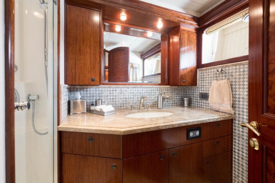 LOWER DECK GUEST ENSUITE