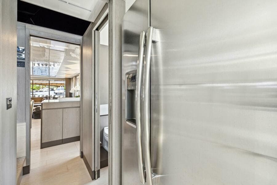 2021 Ferretti Yachts 850