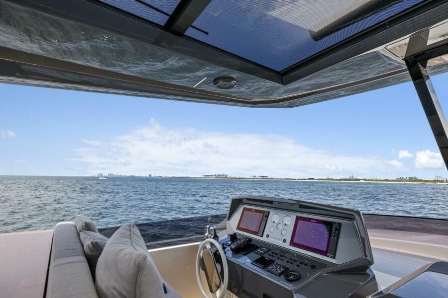 2021 Ferretti Yachts 850