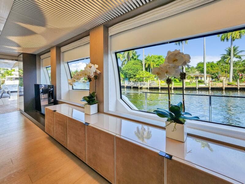 2021 Ferretti Yachts 850