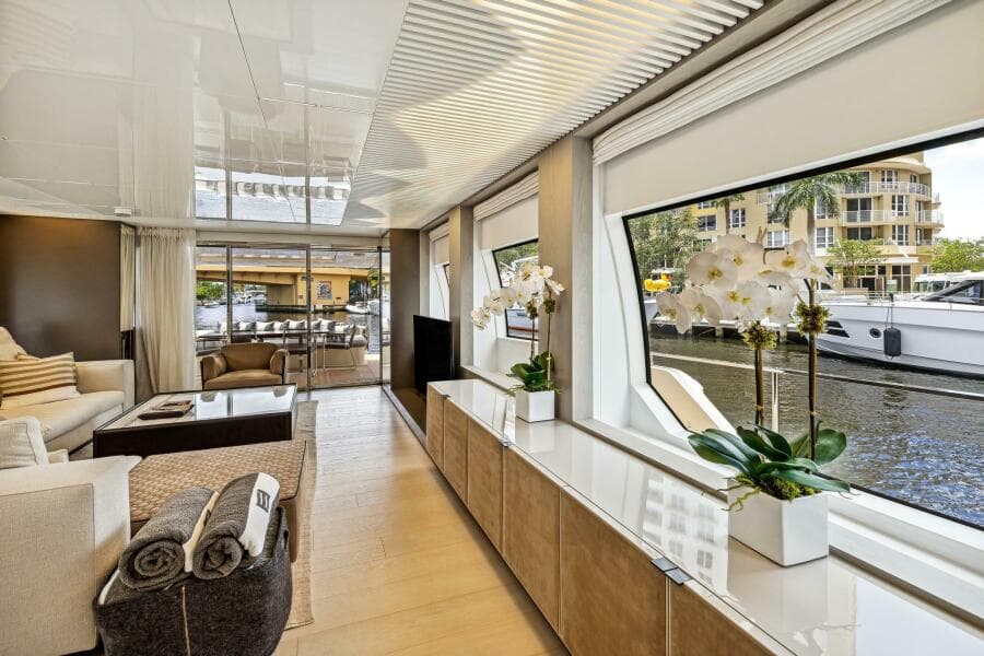 2021 Ferretti Yachts 850