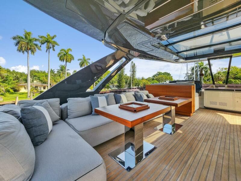 2021 Ferretti Yachts 850