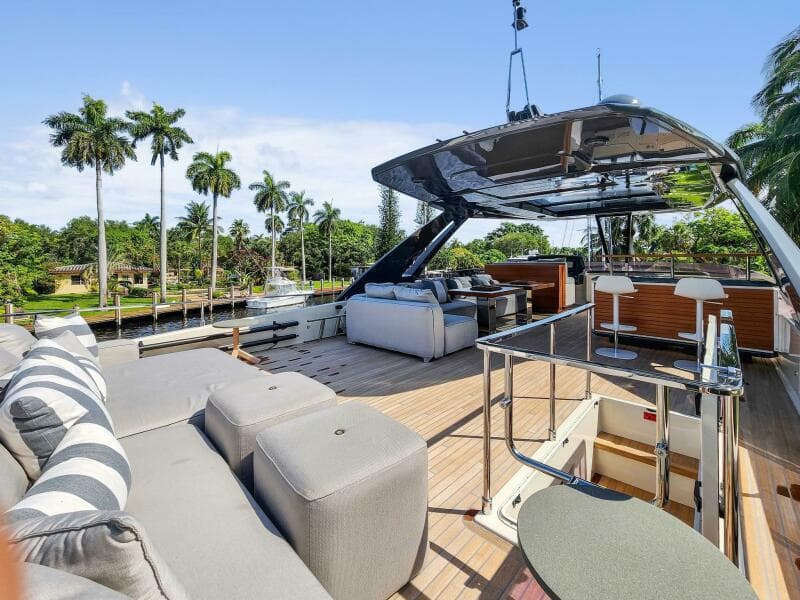 2021 Ferretti Yachts 850