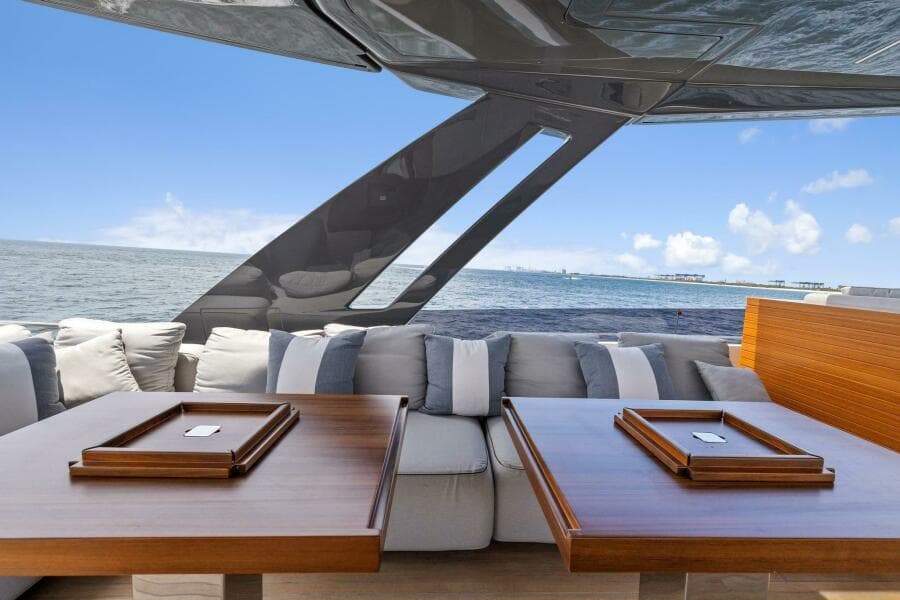 2021 Ferretti Yachts 850