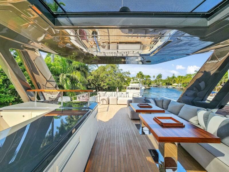 2021 Ferretti Yachts 850