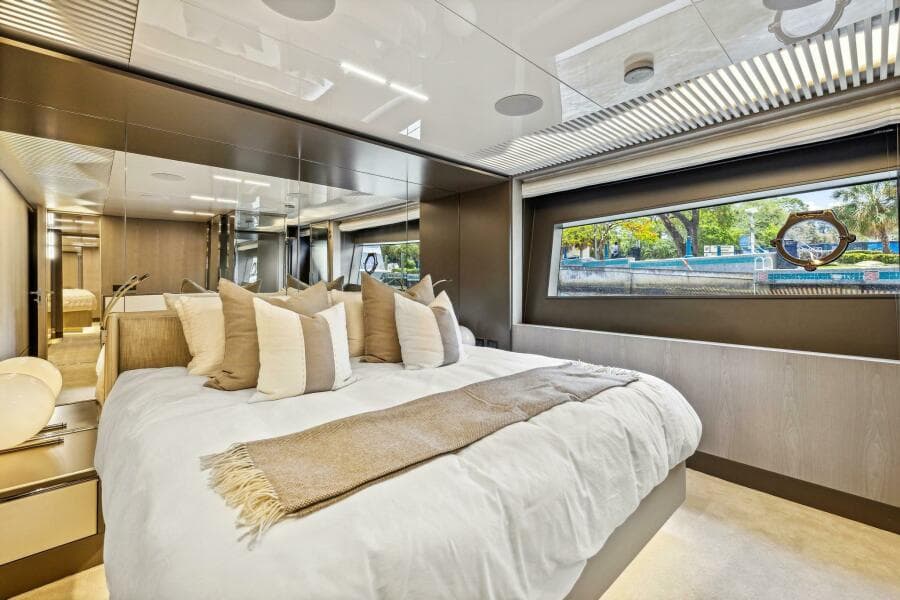 2021 Ferretti Yachts 850