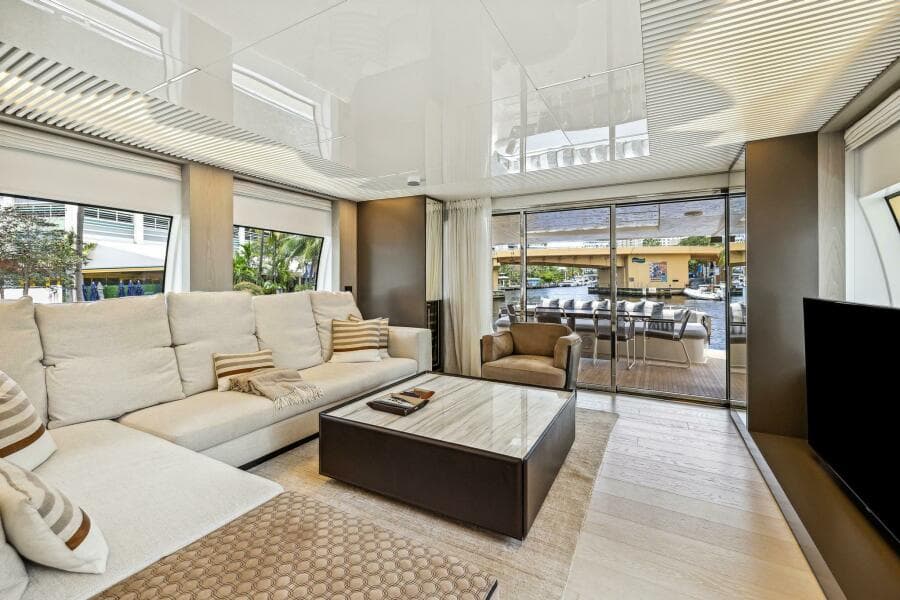 2021 Ferretti Yachts 850