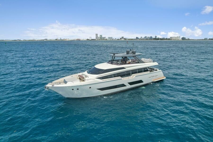 2021 Ferretti Yachts 850