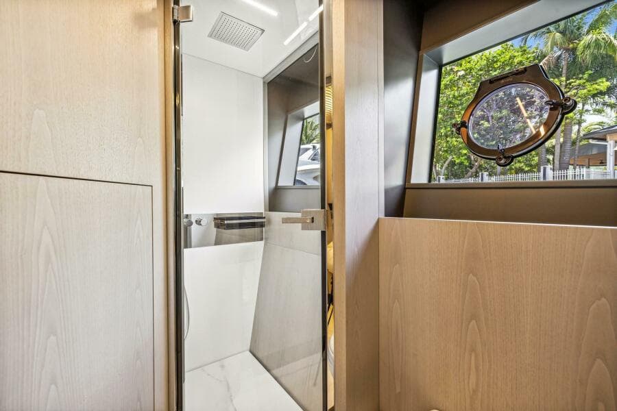 2021 Ferretti Yachts 850