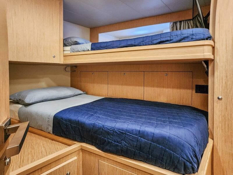 2021 Ferretti Yachts 850