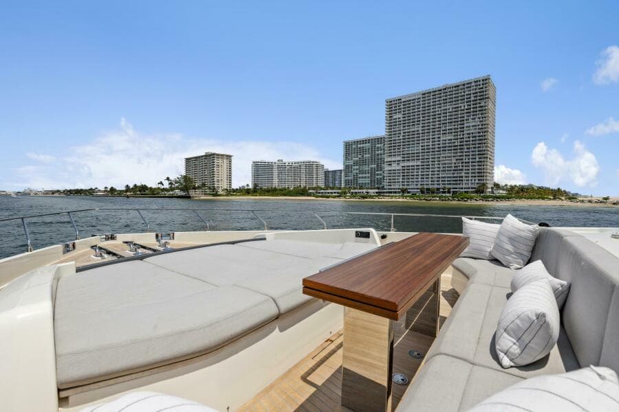 2021 Ferretti Yachts 850