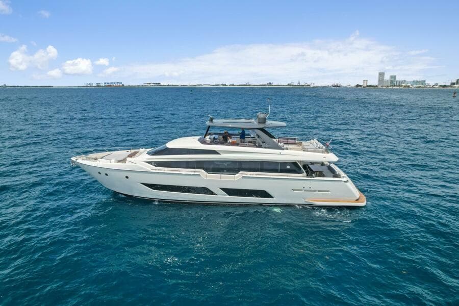 2021 Ferretti Yachts 850