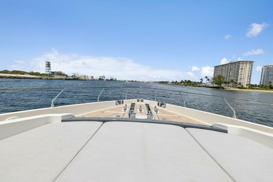 2021 Ferretti Yachts 850