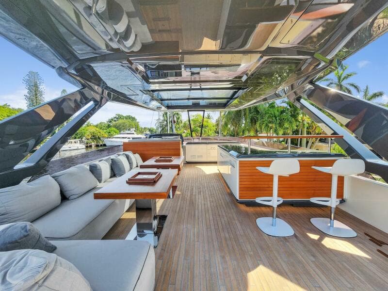 2021 Ferretti Yachts 850