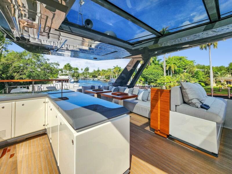 2021 Ferretti Yachts 850
