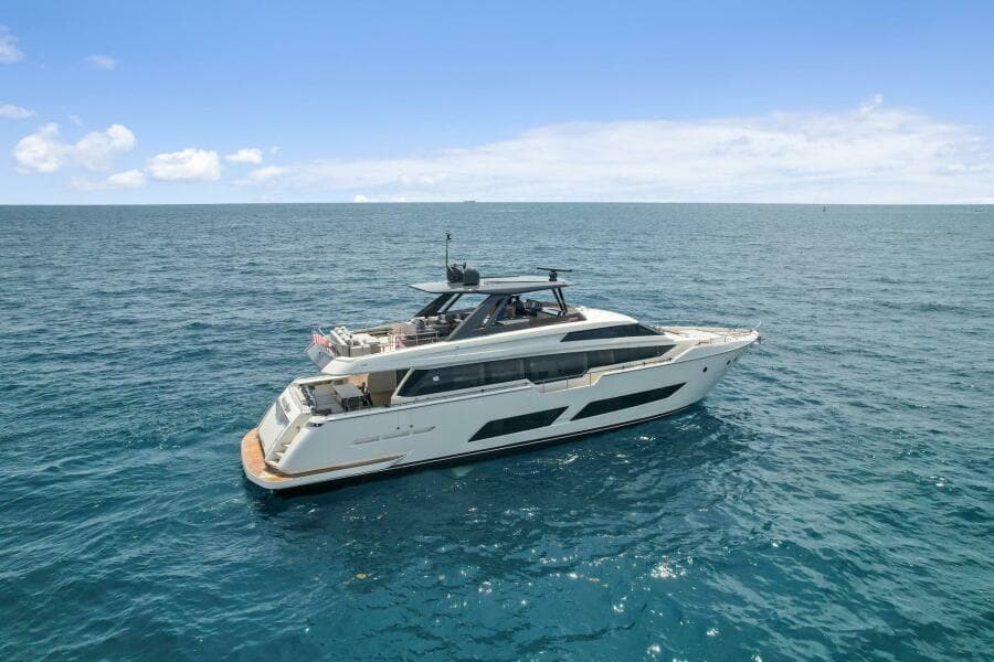 2021 Ferretti Yachts 850