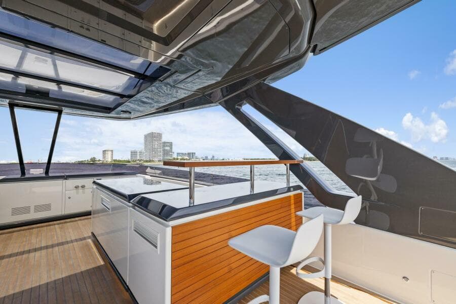 2021 Ferretti Yachts 850