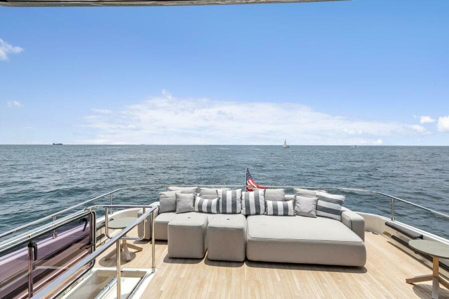 2021 Ferretti Yachts 850