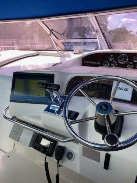 1997 Sea Ray 330 Sundancer