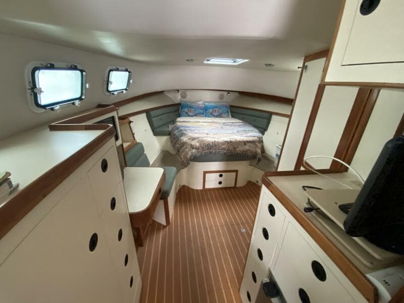 2001 Albin 32 + 2 Command Bridge