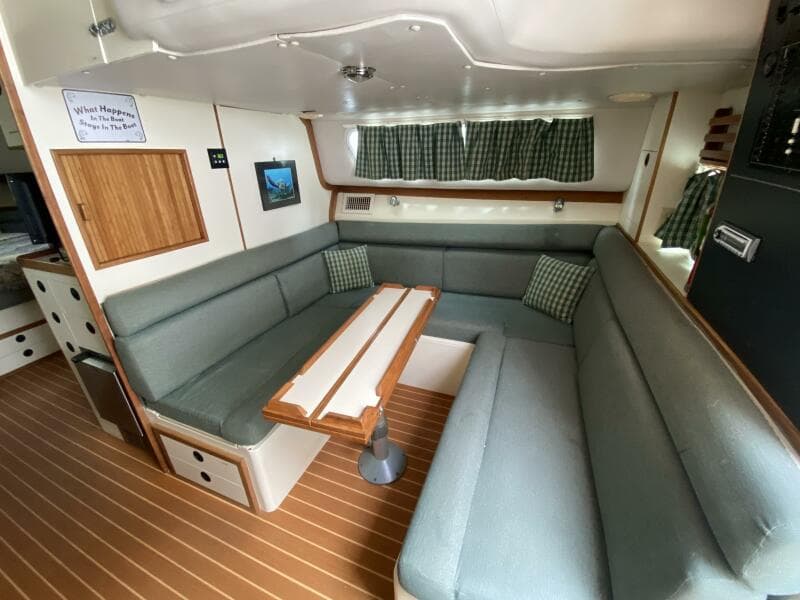 2001 Albin 32 + 2 Command Bridge