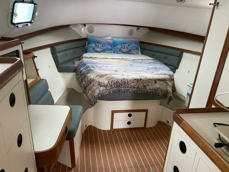 2001 Albin 32 + 2 Command Bridge