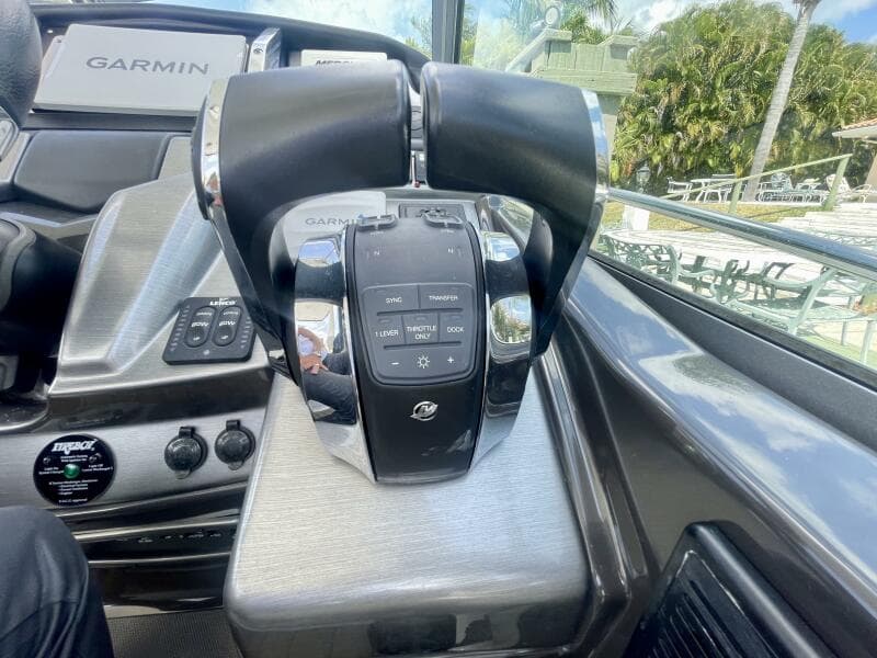 2016 Monterey 335 Sport Yacht