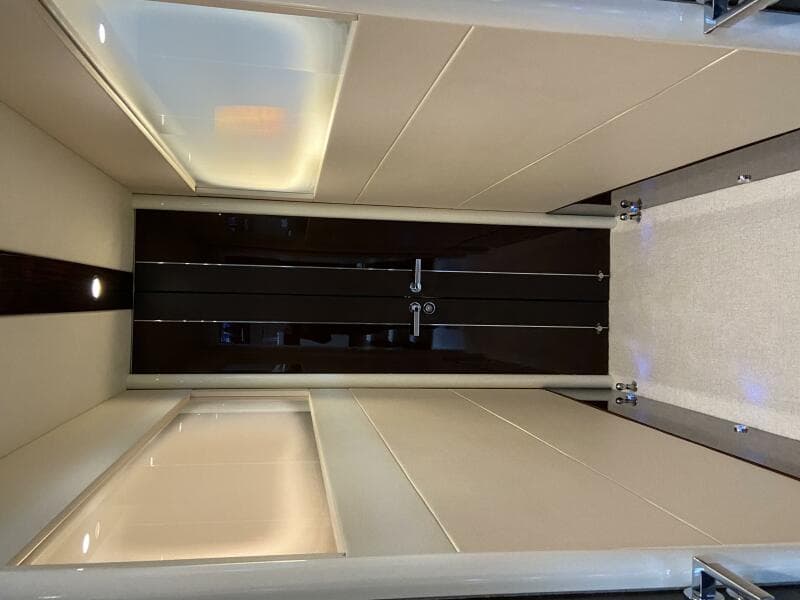 2009 Lazzara Yachts LSX 75