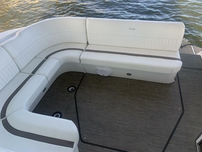 2011 Cruisers Yachts 420 Sports Coupe
