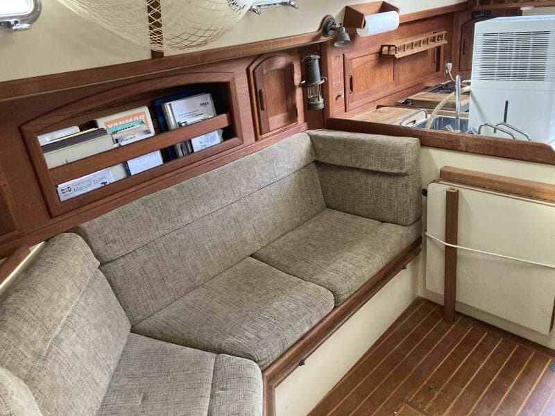 1994 Pacific Seacraft Crealock 37