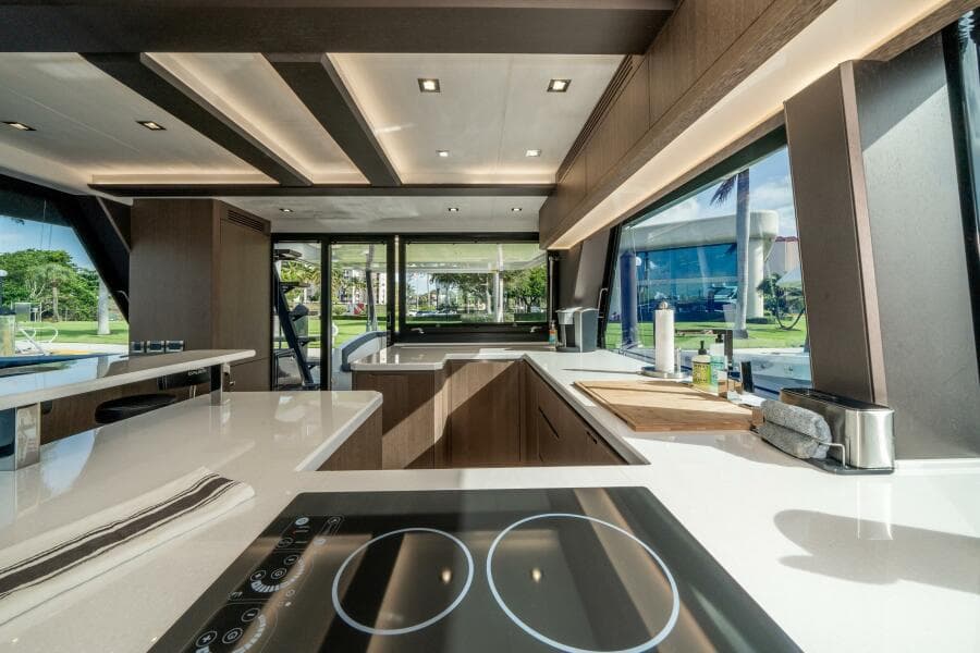 2019 Galeon 640 FLY