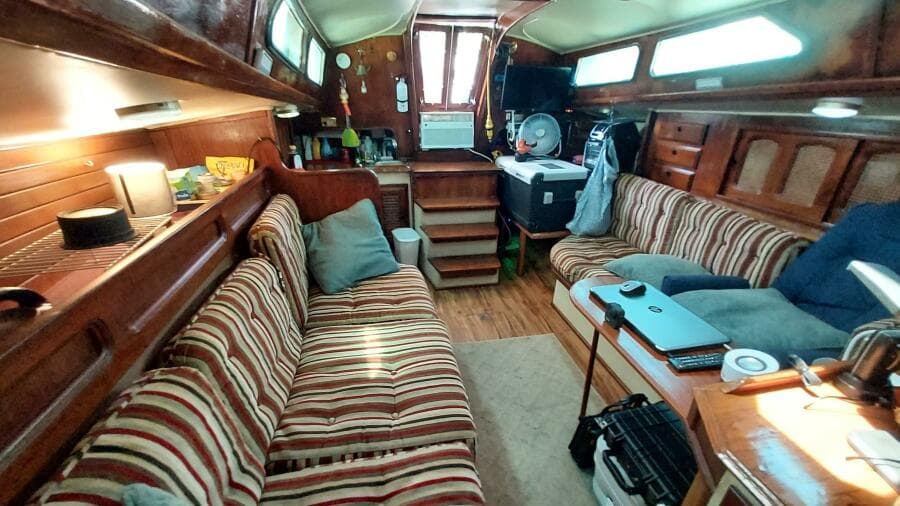 1039 Islander 36