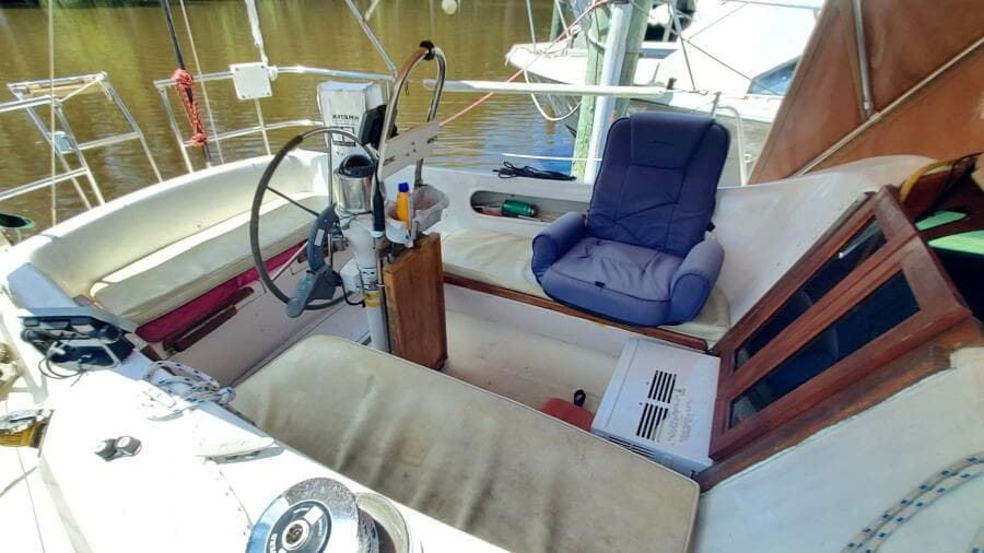 1019 Islander 36