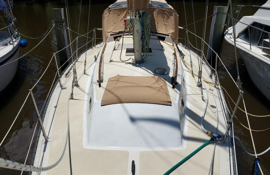 1012 Islander 36