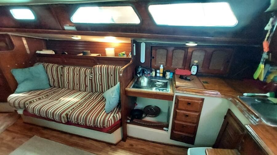 1034 Islander 36