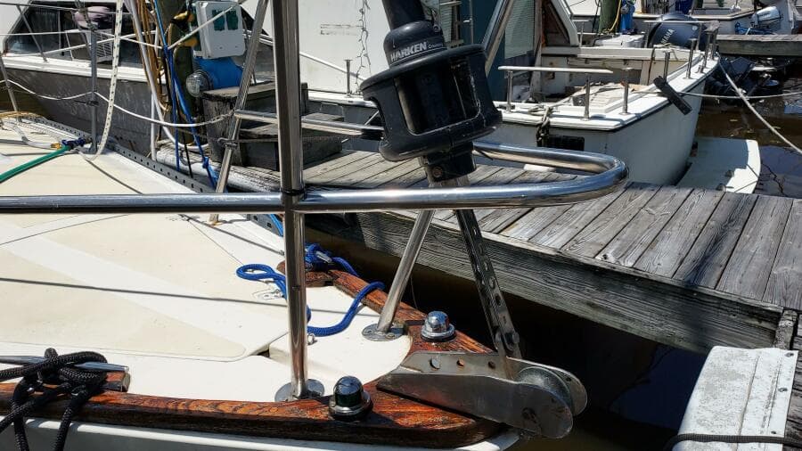 1006 Islander 36