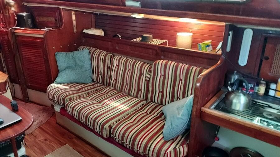 1035 Islander 36