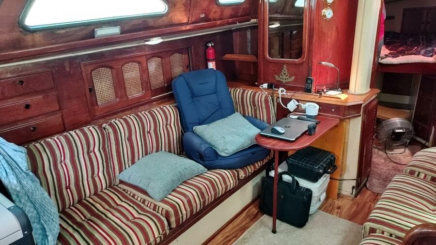 1037 Islander 36