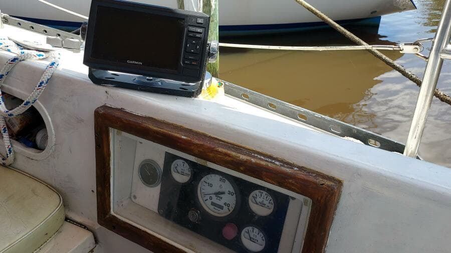 1020 Islander 36