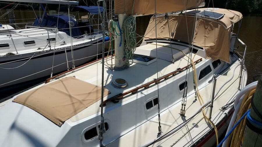 1004 Islander 36