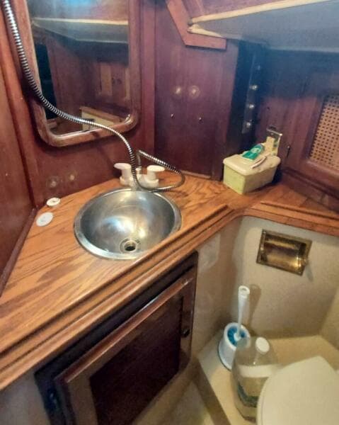1042 Islander 36