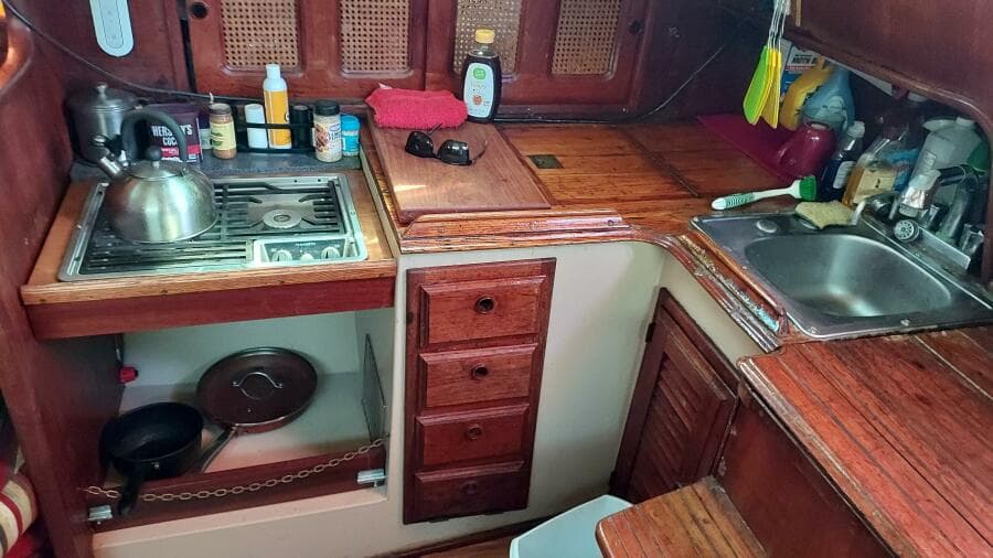 1031 Islander 36