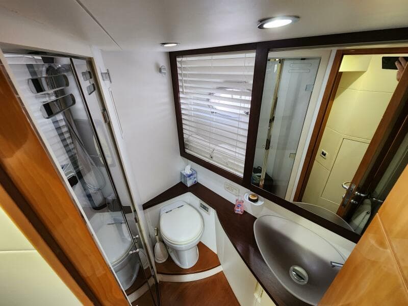 2006 Pershing 